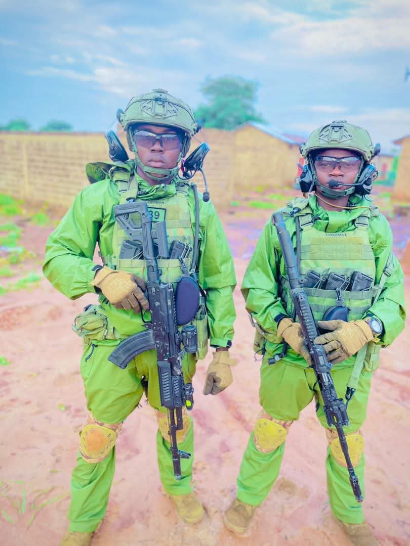 BergsonBtk600's tweet photo. 🚨🔥En difficulté sur les lignes de front face à la pression militaire de l’autodéfense wazalendo,l’armée rwandaise et ses supplétifs #Rdf_M23 ont perdu plusieurs positions stratégiques ds la nuit du 23 au 24 mai,ds le territr de Masisi. 
Les localités de #Burora,#Nteteet #Shoa. https://t.co/IT8jUPa32v