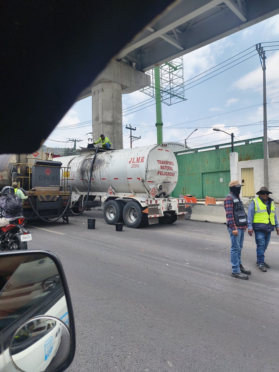 MIRIAMMEZAB's tweet photo. Motivo de tráfico sobre la México Puebla, @CAPUFE y falta de cerebro a quienes lo coordinan, mientras el tramo de tránsito es cada vez más extenso. https://t.co/winNvmp9SL