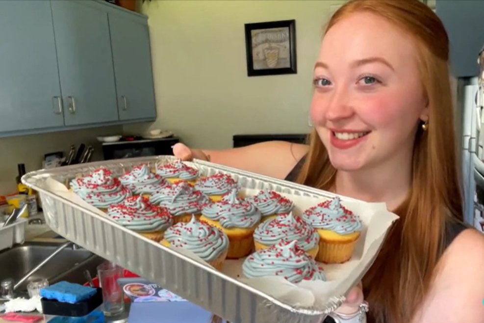 corncobgirI's tweet photo. Memorial Day baking stream 🇺🇸 https://t.co/w9GSICb0Wv