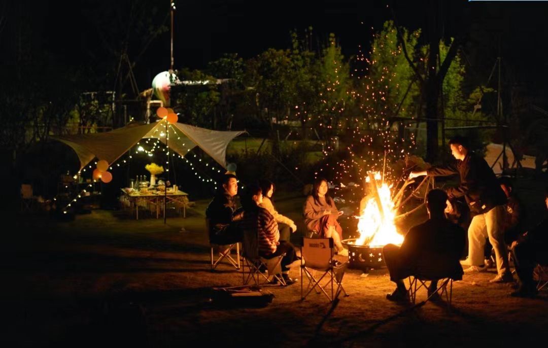 OditaD's tweet photo. Got back from a weekend camping trip and the only thing better than waking up to bird songs is eating s’mores under the stars. Pure magic! https://t.co/Km2j17nvIh