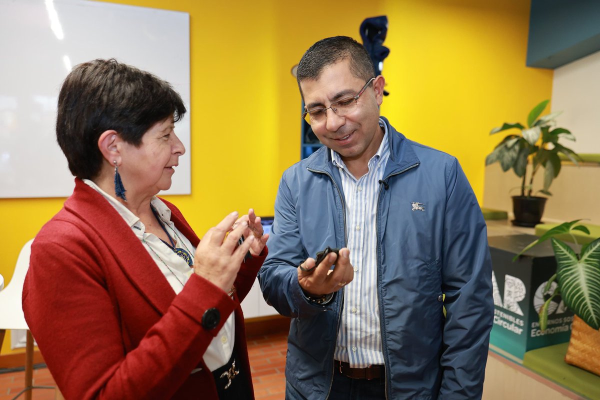 Alfred_Balle's tweet photo. Hoy ReModa sigue creciendo en el territorio CAR, impulsando cadenas productivas, nuevas oportunidades comerciales y una visión donde los residuos también pueden transformarse en futuro. 👏🏼 https://t.co/BuBhTGSAkh