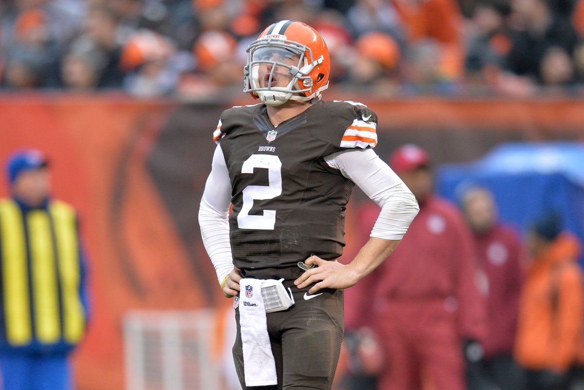 DraftDayManziel's tweet photo. Swag on Point!!
#DraftDay #JohnnyFootball
#wedemboys https://t.co/zoSAf7Kksm