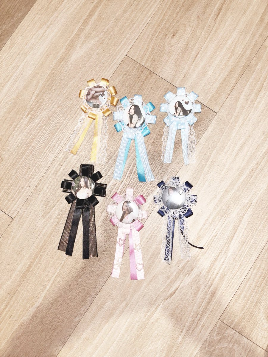 milkymoonlightt's tweet photo. Who is going to the Austin Tx Madison Beer Locket Tour?? I’m making rosette button pins to give out🩵🩵🩵 https://t.co/PwVxNmttXa
