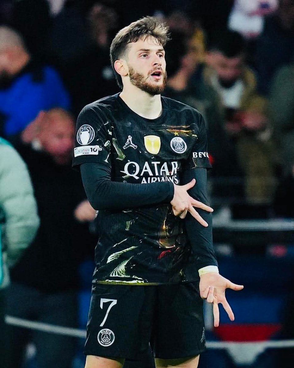 BeeSports_app's tweet photo. 🚨 Khvicha Kvaratskhelia: "We have to show each game that we deserve to CARRY THE PSG EMBASSY ON OUR HEART." » ❤️💙 https://t.co/gBU9iVfypU