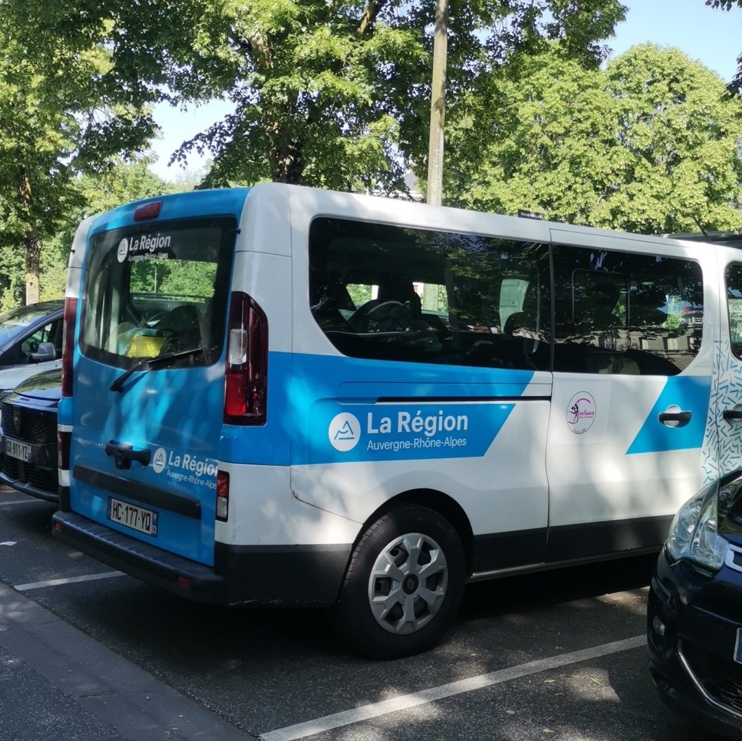 shwalerat's tweet photo. Mais je suis même pas en Auvergne-Rhône-Alpes ?!! Leur propagande ne s'arrête donc jamais https://t.co/GIwRKNubi7