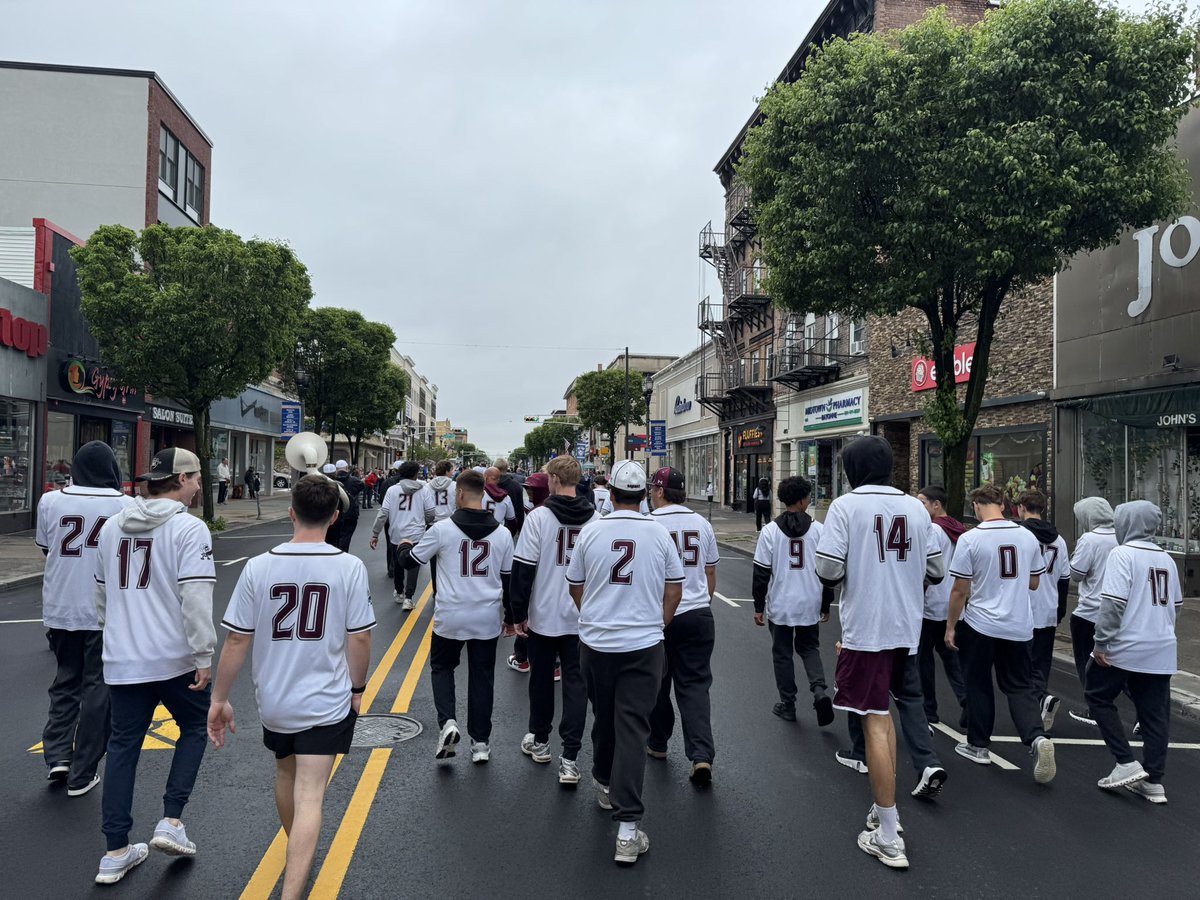 BHSbeesbaseball's tweet photo. Happy Memorial Day from Your 🫵🏻Swinging Bees! #Stingersup #thankyouVeterams 
🫡🇺🇸❤️🤍💙🙏🏻🐝⚾️🤟🏻 https://t.co/Kof0frrb23