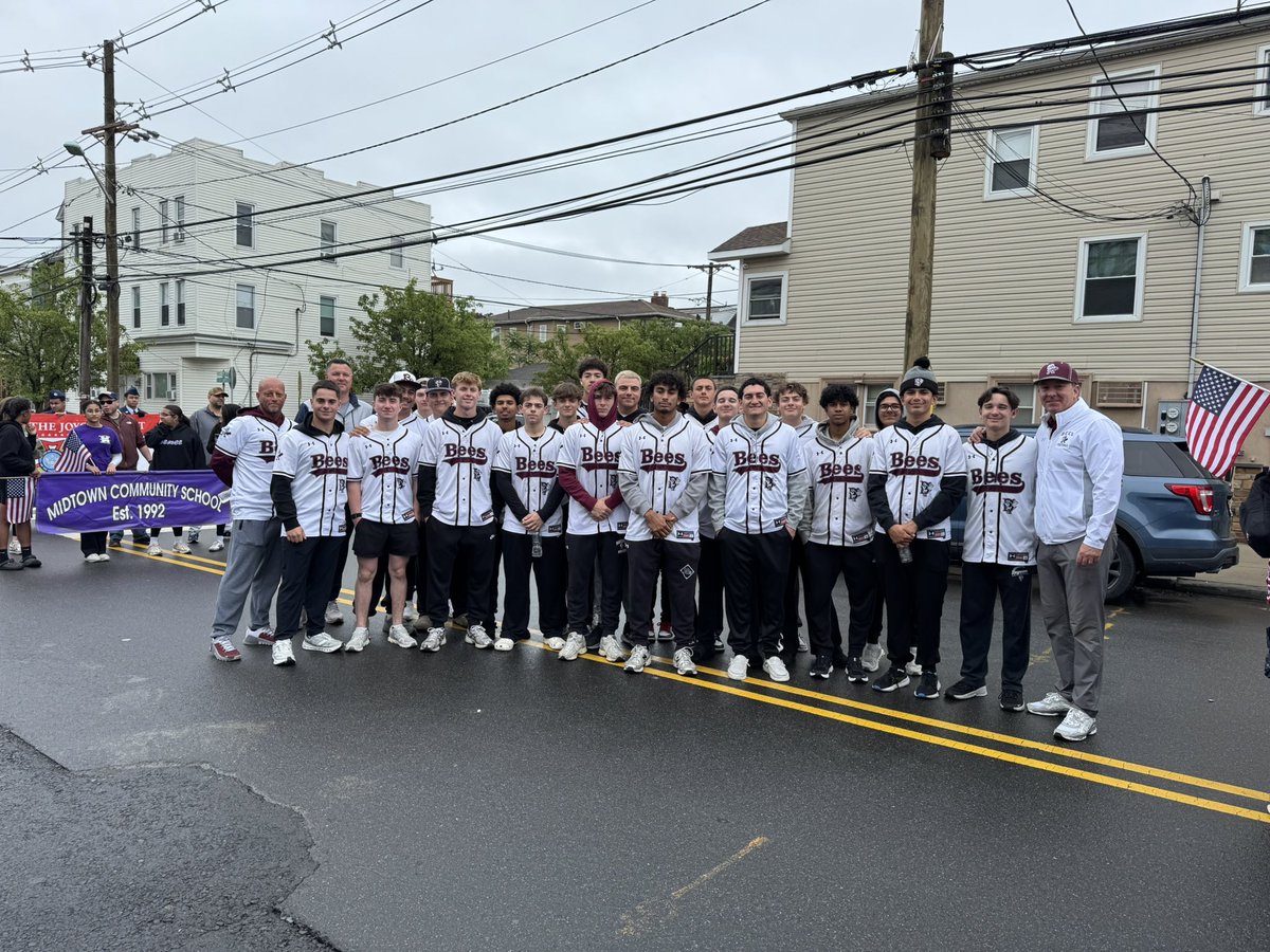 BHSbeesbaseball's tweet photo. Happy Memorial Day from Your 🫵🏻Swinging Bees! #Stingersup #thankyouVeterams 
🫡🇺🇸❤️🤍💙🙏🏻🐝⚾️🤟🏻 https://t.co/Kof0frrb23