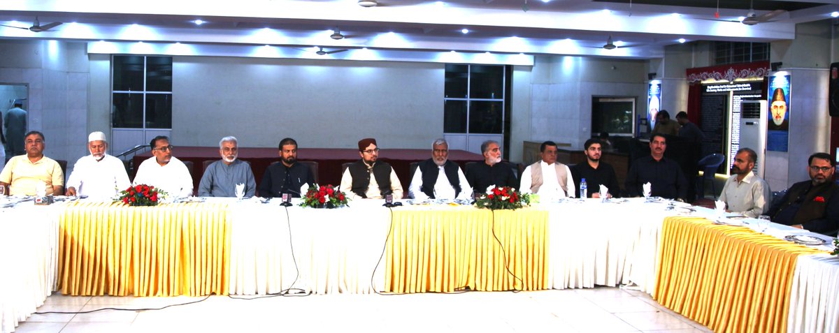 DrHussainQadri's tweet photo. شیخ الاسلام  نے اسلام کے عالمی تشخص کے دفاع اور فکری اِستحکام کو نئی جہت دی ہے: پروفیسر ڈاکٹر حسین محی الدین قادری
عوامی تاجر اتحاد کے زیرِ اہتمام تاجر برادری اور کاروباری شخصیات کے اعزاز میں منعقدہ ڈنر میں صدر منہاج القرآن انٹرنیشنل پروفیسر ڈاکٹر حسین محی الدین قادری نے خصوصی شرکت کی اور خطاب کیا۔
اس موقع پر پروفیسر ڈاکٹر حسین محی الدین قادری نے منہاج القرآن کے تعلیمی، فکری اور فلاحی کردار پر روشنی ڈالتے ہوئے کہا کہ تحریک منہاج القرآن کا قیام 1980 میں عمل میں آیا اور آج یہ تحریک دنیا بھر میں تجدید و احیائے دین، فروغِ علم، بین المذاہب رواداری اور اصلاحِ معاشرہ کے مختلف میدانوں میں نمایاں خدمات انجام دے رہی ہے۔
انہوں نے کہا کہ شیخ الاسلام ڈاکٹر محمد طاہرالقادری نے اسلام کے عالمی تشخص کے دفاع اور فکری استحکام کے لیے تاریخی کردار ادا کیا ہے۔ ان کی علمی و فکری کاوشوں کے نتیجے میں نہ صرف دینی علوم میں نئی جہات پیدا ہوئیں بلکہ معاصر معاشی و سماجی مسائل کے حل کے لیے بھی مضبوط علمی بنیاد فراہم ہوئی۔ خصوصاً 1982-83 میں بلا سود معیشت کے حوالے سے پیش کیا گیا جامع فکری خاکہ آج اسلامی بینکاری کے ایک باقاعدہ تعلیمی اور تحقیقی شعبے کی صورت اختیار کر چکا ہے۔
پروفیسر ڈاکٹر حسین محی الدین قادری نے مزید کہا کہ منہاج یونیورسٹی لاہور ایک فکری و نظریاتی لیبارٹری کی حیثیت اختیار کر چکی ہے جہاں نوجوانوں کو محض تعلیم نہیں بلکہ عملی، تحقیقی اور قائدانہ صلاحیتوں سے آراستہ کیا جا رہا ہے۔ یونیورسٹی میں اسلامک بینکنگ اینڈ فنانس کے خصوصی شعبہ جات قائم کیے جا چکے ہیں، جہاں سے فارغ التحصیل طلبہ عالمی سطح پر اسلامی بینکاری اور مالیاتی اداروں میں اپنی خدمات انجام دے رہے ہیں۔
انہوں نے کہا کہ منہاج القرآن نے بین المذاہب ہم آہنگی کے فروغ کے لیے بھی نمایاں کردار ادا کیا ہے، جس کے تحت مسلم-کرسچن، مسلم-ہندو اور مسلم-سکھ ڈائیلاگ فورمز کو باقاعدہ تعلیمی و فکری شعبہ جات کی شکل دی گئی ہے۔ اس فکری و عملی کاوش کو عالمی سطح پر پذیرائی حاصل ہو رہی ہے۔
صدر منہاج القرآن انٹرنیشنل نے کہا کہ تحریک سے وابستہ ماہرین اور اسکالرز مختلف شعبہ ہائے زندگی میں اپنی خدمات سرانجام دے رہے ہیں اور آنے والے برسوں میں تحریک منہاج القرآن سے وابستہ علمی و فکری ماہرین دنیا بھر میں نمایاں کردار ادا کریں گے۔ انہوں نے اس عزم کا اظہار کیا کہ منہاج یونیورسٹی دینی علوم کے ساتھ ساتھ فزکس، کمیسٹری، کمپیوٹر سائنس اور دیگر جدید علوم میں بھی نوجوانوں کی رہنمائی جاری رکھے گی۔
انہوں نے اس موقع پر تاجر برادری کو منہاج القرآن کے فکری و تعلیمی مشن سے آگاہ کیا اور انہیں معاشرے میں مثبت تبدیلی کے لیے کردار ادا کرنے کی دعوت دی۔
تقریب میں ناظمِ اعلیٰ منہاج القرآن انٹرنیشنل خرم نواز گنڈا پور، رجسٹرار منہاج یونیورسٹی لاہور پروفیسر ڈاکٹر خرم شہزاد، حاجی محمد اسحاق، شہزاد رسول قادری، چودھری محمد راشد، راجہ زاہد محمود، رانا محمد شکیل، علی عمران، چودھری شبیر دیو، شیخ محمد عامر رفیع، عثمان رفیع،  فاروق انور علوی، شہزاد احمد خان،  محمد ثاقب بھٹی، سعید بن نعمان، احمد اخوان اعوان، محمد جنید وارثی، چودھری محمد آصف، سید جمیل شاہ، عابد بشیر قادری سمیت عوامی تاجر اتحاد اور دیگر تاجر ایسوسی ایشنز سے تعلق رکھنے والی شخصیات نے شرکت کی۔
#DrHussainQadri #MinhajulQuran #businessman #education