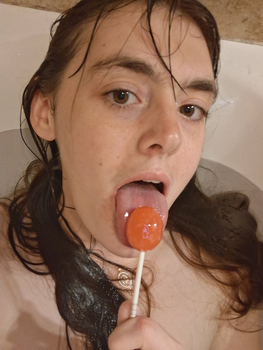 c0wb3lle's tweet photo. do u think i'm weird :3 https://t.co/6tzj7sutZ6