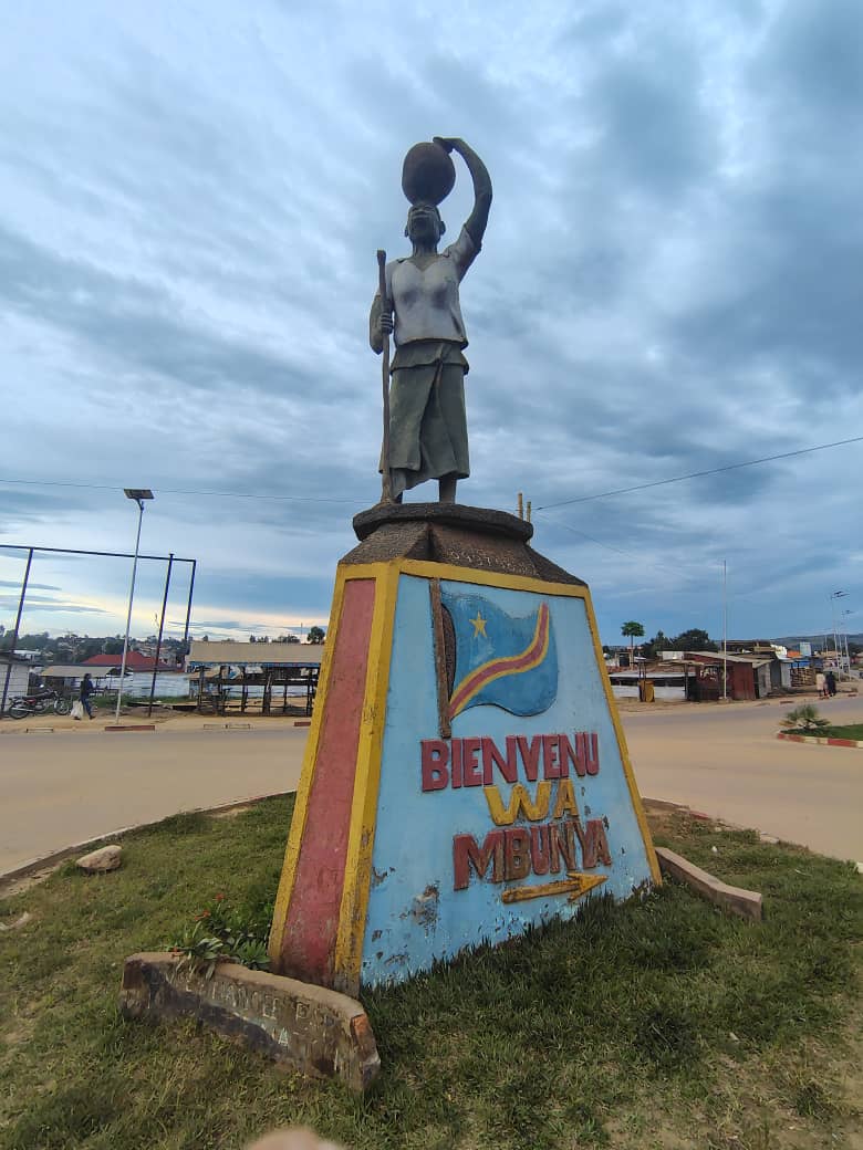 jeanneshaba's tweet photo. SANTÉ #BUNIA la population de ITURI doit accepter que la maladie a virus #EBOLA et belle et bien réelle,et assepter les instructions sanitaires pour protéger les provinces non encore toucher.KILA KITU MPAKA RÉSISTANCE ??. Ensemble combattons cette épidémie. https://t.co/opp1rToe7d