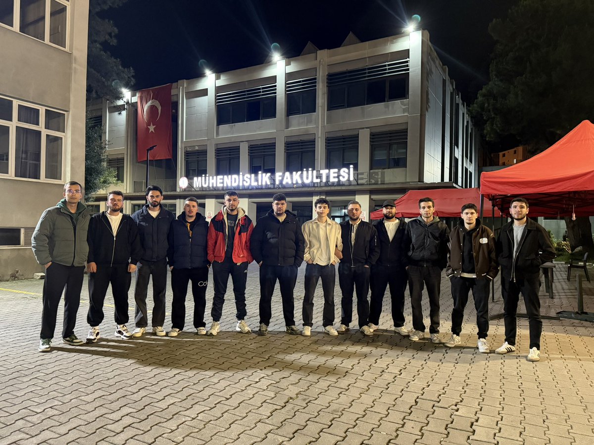 uAUNIBEU's tweet photo. İyi Geceler #Galatasaray Ailesi!

#ultrAslanUNI https://t.co/TcYSXPbF6e