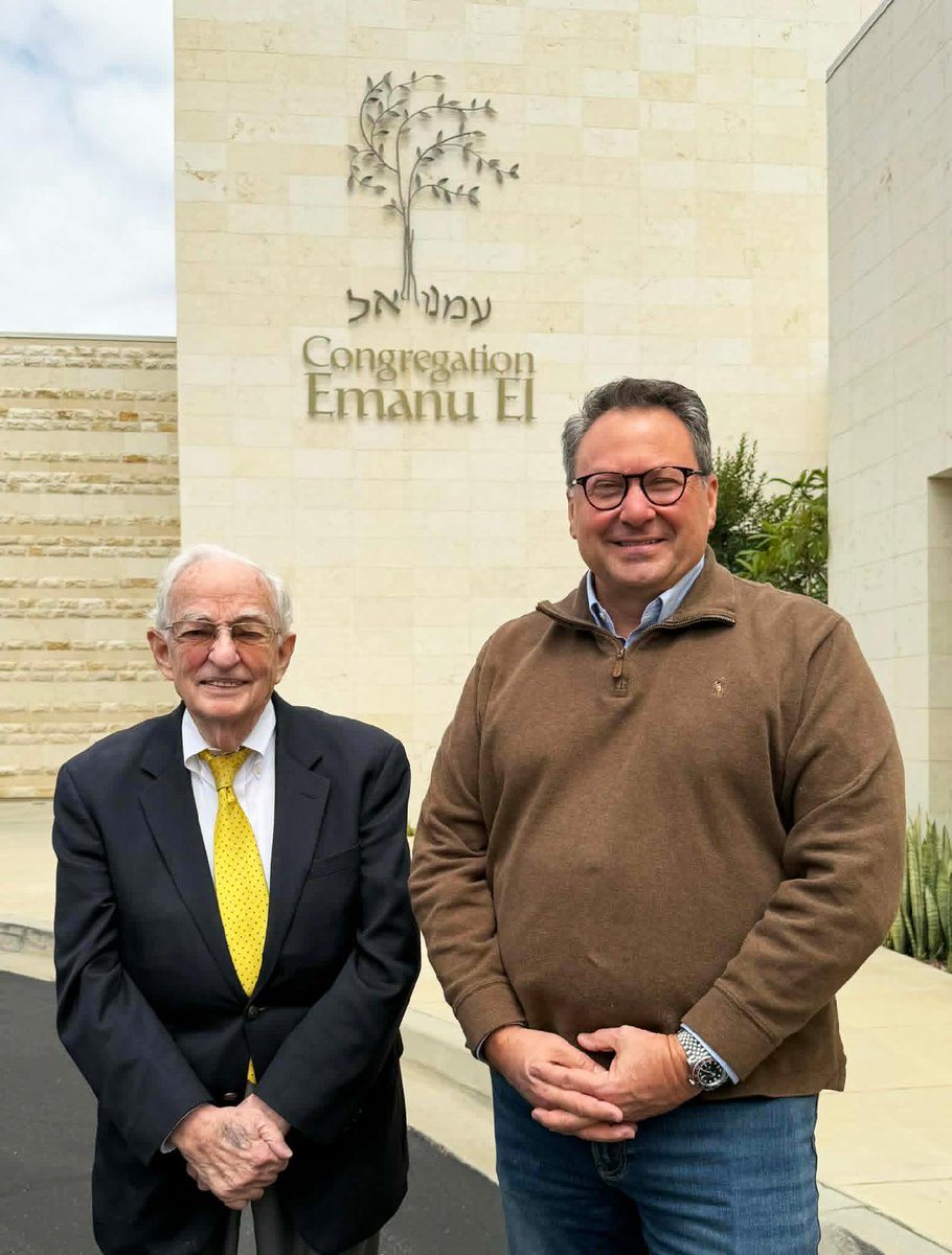 CSUSBNews's tweet photo. CSUSB has received a historic archive gift from Congregation Emanu-El 🕍, with Rabbi Hillel Cohn and Greg Weissman helping celebrate this important moment for preserving community history and culture 💙🐾
 
🌐Learn more: https://t.co/C5cNH23NAX 

#CSUSB #Archives #HumanImpact https://t.co/UlKcvvLGFU