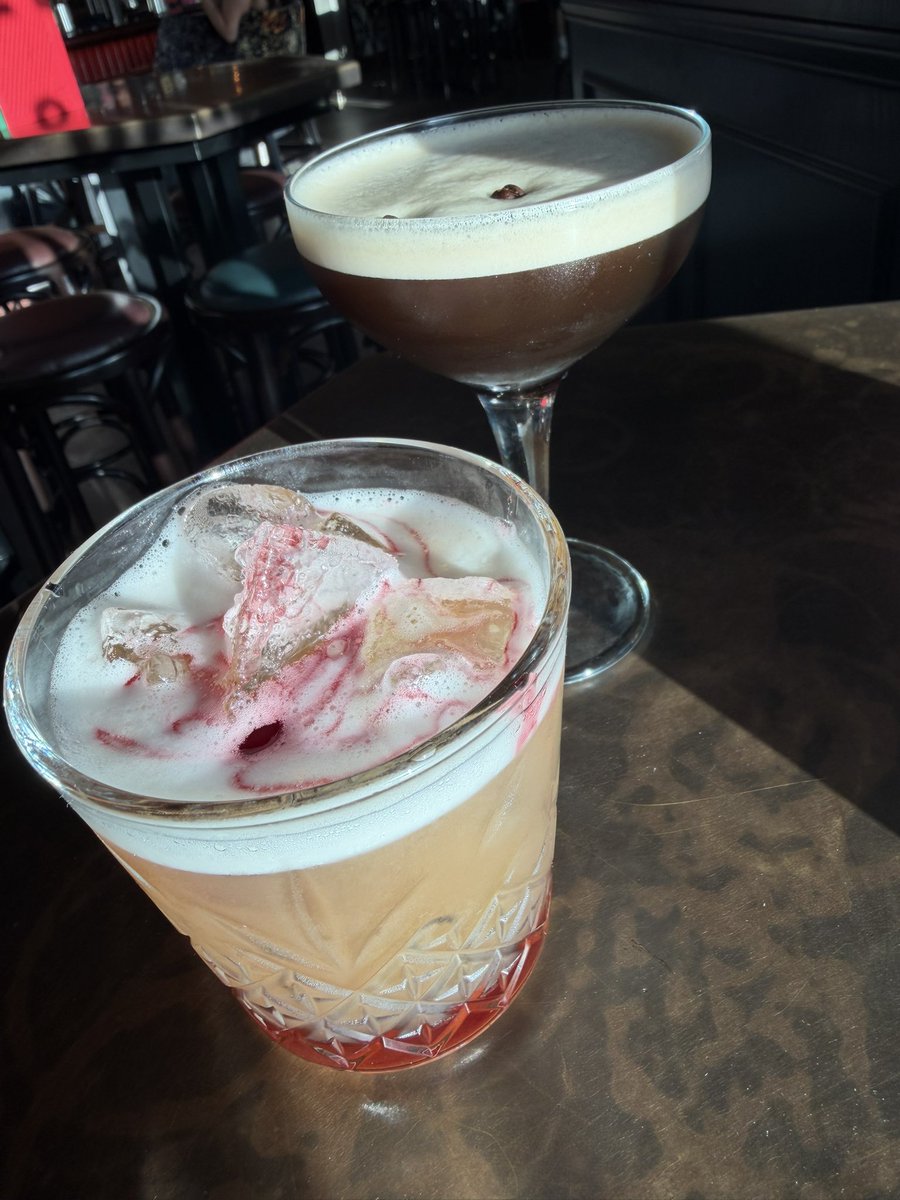 Majuch73's tweet photo. #BakewellSour #SaltedCaramelEspressoMartini #summer #FlightBar 😋 https://t.co/6OpJE80NZF