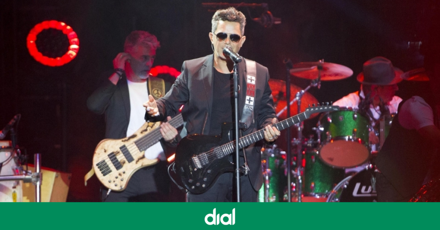 Cadena_Dial's tweet photo. Los grandes conciertos que marcaron España: De la locura de Alejandro Sanz en el Calderón a las primeras giras de la factoría de OT

➡️ Descúbrelo en nuestra web https://t.co/ngqSyYeznY