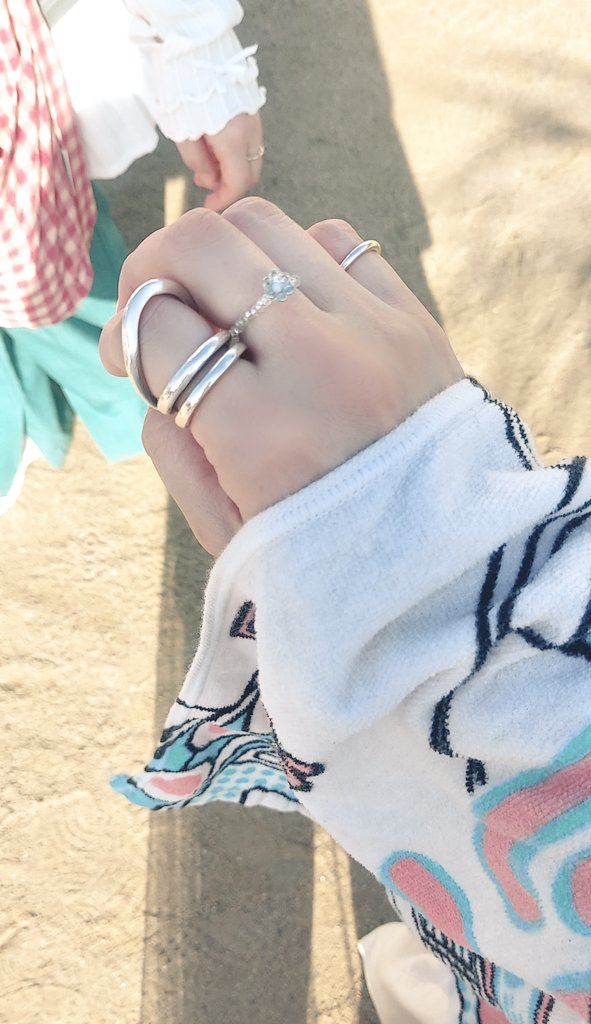 maru09maru23's tweet photo. かわいいものいっぱい買えてうれしかった🎶たのしかった🎶
あとヤギもいた https://t.co/jWzg14zWFv