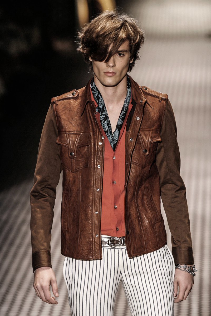 8irth's tweet photo. david beckham wearing gucci men's spr/sum 2007 tobacco leather jacket by frida giannini https://t.co/rKgN20HHMk