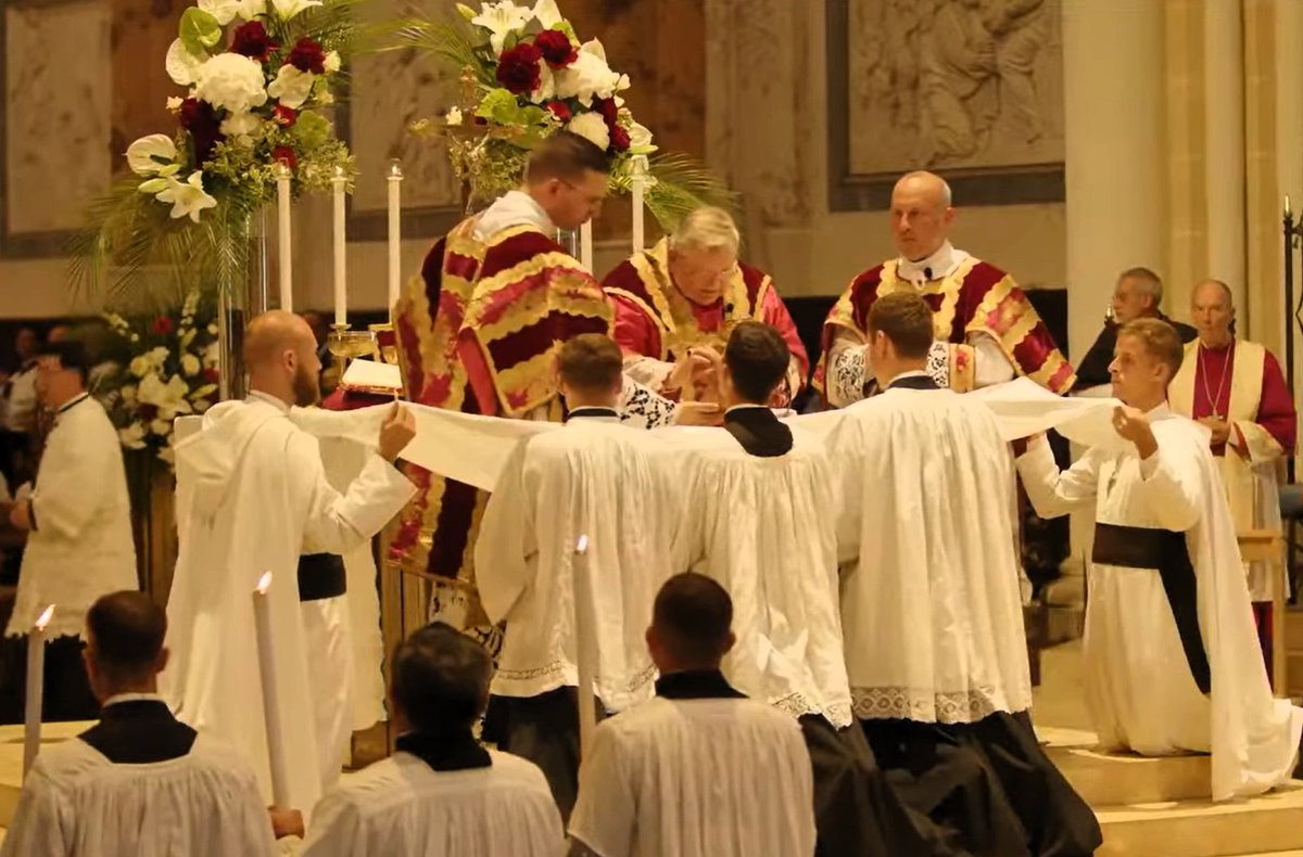 UNA VOCE SEVILLA - Misa Tradicional tweet media