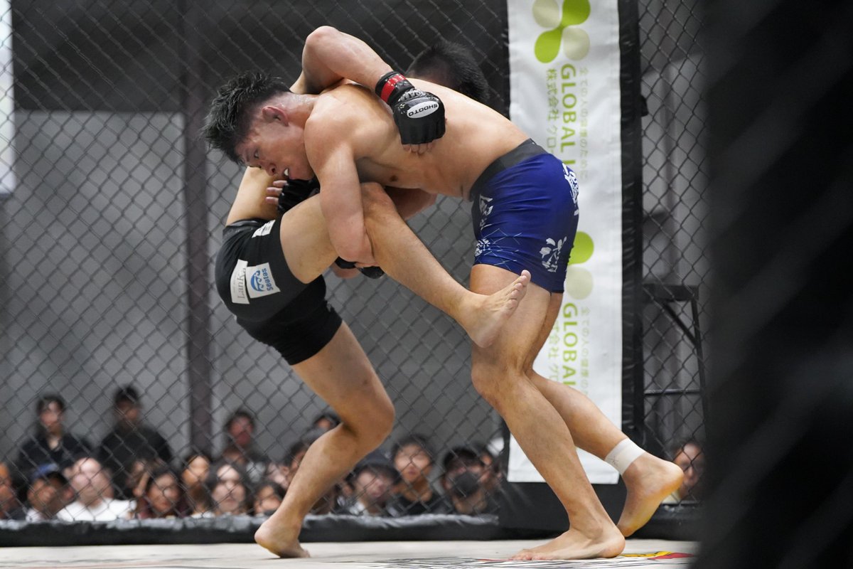 Gigio_jp's tweet photo. プロ修斗香川大会 FORCE23 #shooto0524 #FORCE23
第6試合 ライト級 5分2R
掛水 力(リトルジャイアントジム)
岡崎サイキ(ゼロ戦クラブ)
今大会ベストバウトでした。
アマで2試合、プロで1試合対戦。ただ、今試合がドローなので、もっと上の舞台で4試合目がありえますね! https://t.co/RKKJ7CIn5A