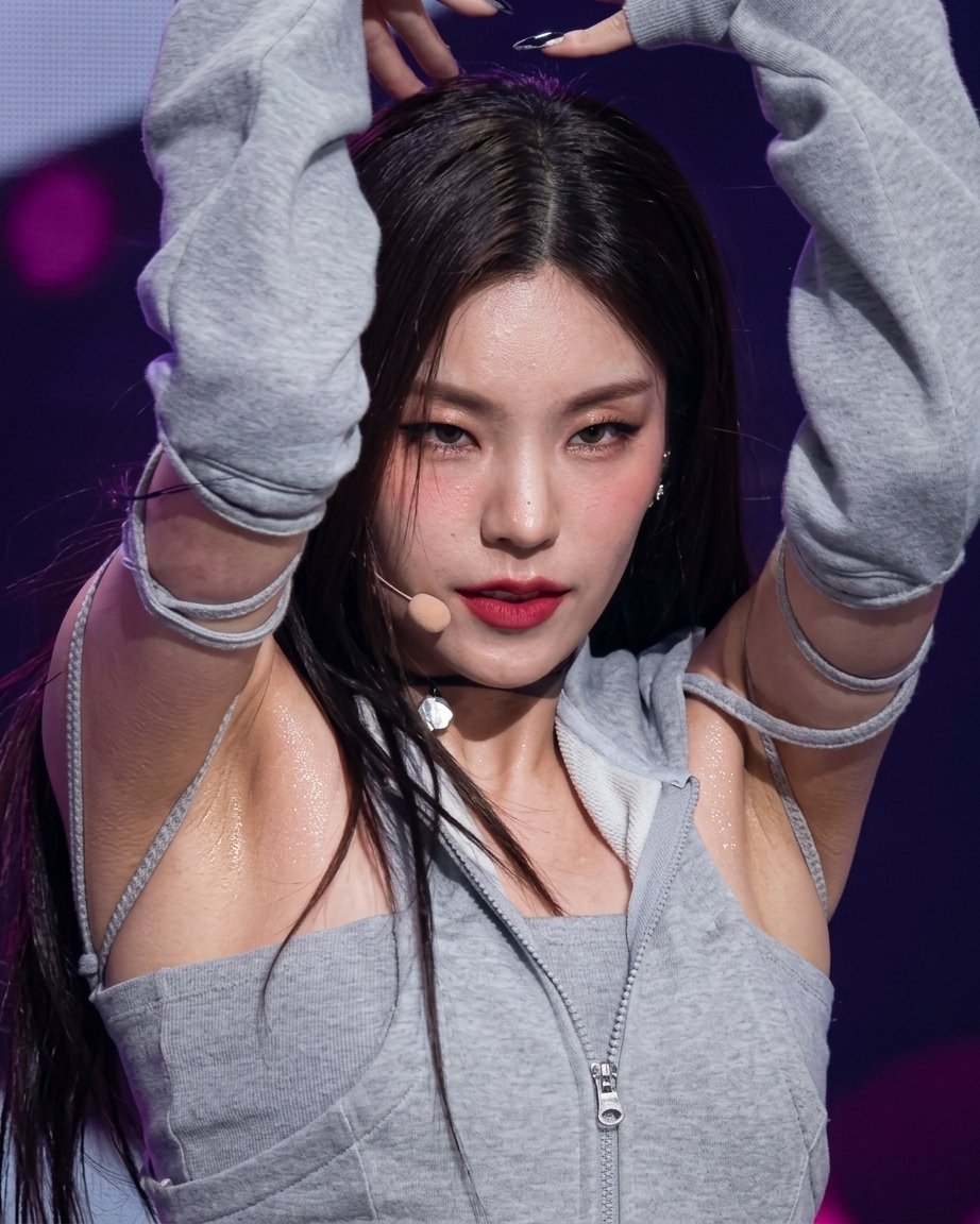 JOKAJOKI777's tweet photo. yeji 🩶 https://t.co/9zZbZhptxZ