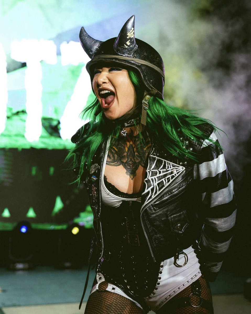 EnterTheMoshpit's tweet photo. Scream your f*ckin’ heart out! 💚 https://t.co/IoOJLr3yNG