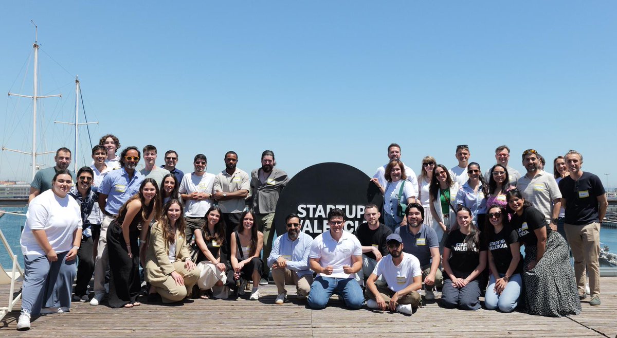Supra_legit's tweet photo. 🔛 El viernes nuestro equipo jurídico asistió a una interesante jornada de @Startup_VLC . #Networking, cervezas y risas para terminar bien la semana. Encantados de ser socios de @Startup_VLC  💥 

#lawfirm #startup #tech https://t.co/WXVWZ5sEf9
