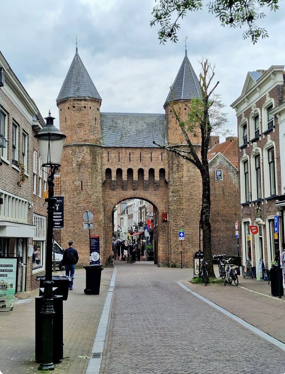 No Context Amersfoort tweet media