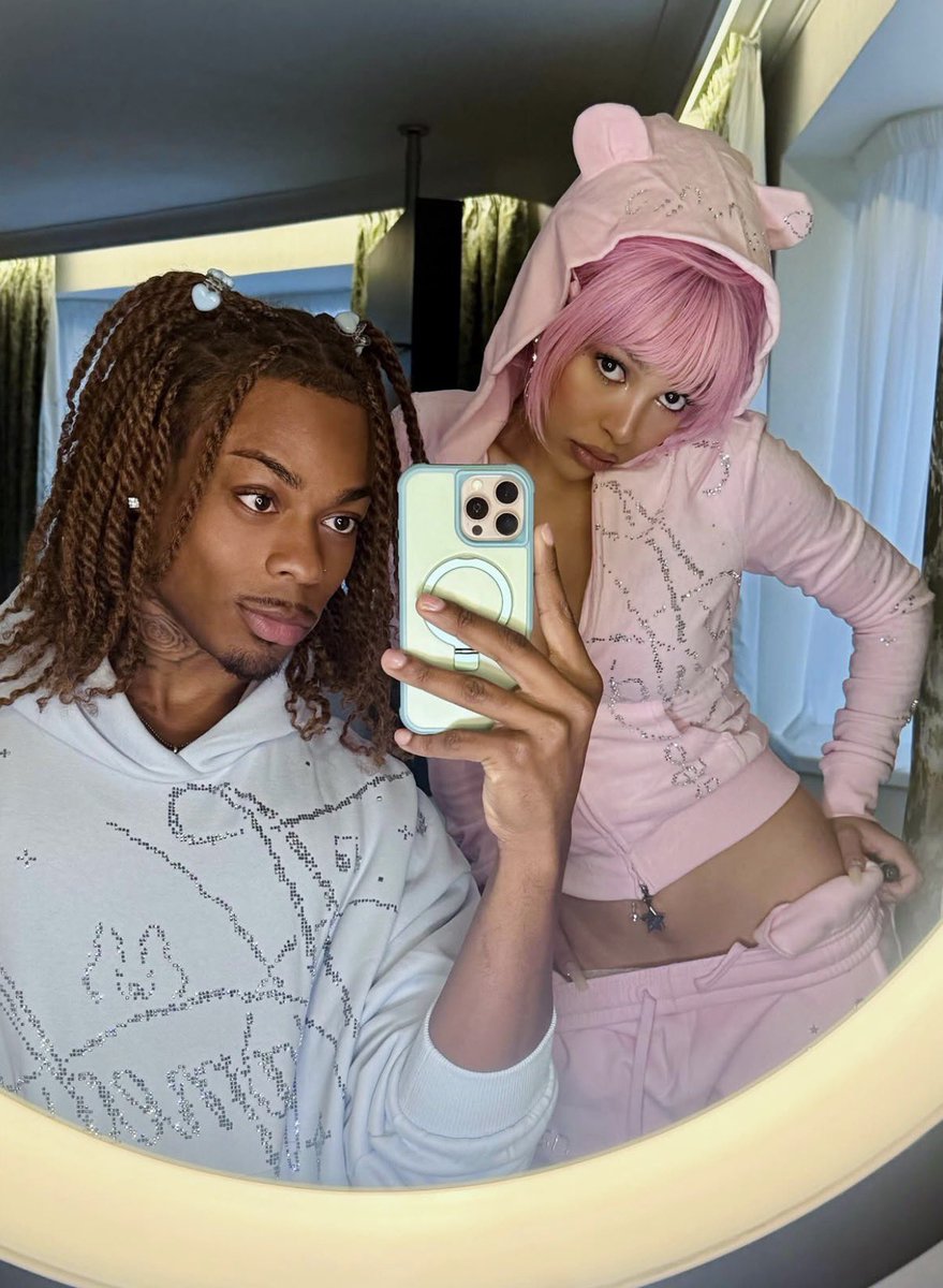 TheKittensRoom's tweet photo. .@DojaCat in new old pics with her hairstylist and friend @JStayReady_. https://t.co/xrx6tDXV0P