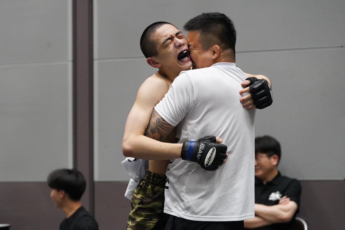 Gigio_jp's tweet photo. プロ修斗香川大会 FORCE23 #shooto0524 #FORCE23
第7試合 フライ級5分2R
安芸柊斗(MMA Zジム)
ムン・スンス(韓国/YOUNG GYM) https://t.co/C1n6Y7LV92