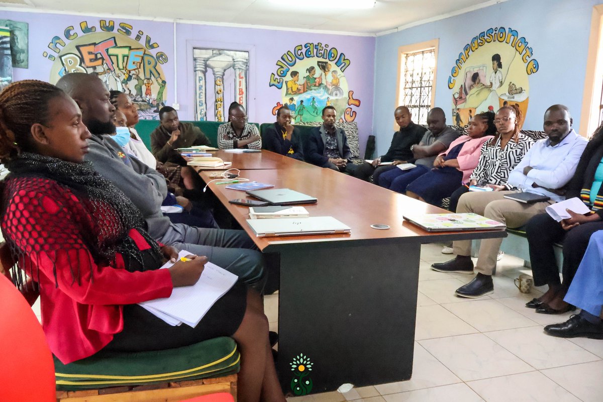 Rubencentre's tweet photo. The discussion focused on teamwork, sustainability, guest relations, and strengthening impact across the Centre and community.

The meeting ended on a warm note with tea and Tim Tams from down under. Great to have you back, boss! https://t.co/SxxmFl86DJ