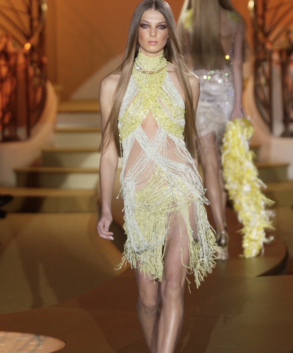 luchikdoll's tweet photo. Versace Spring 2004 Couture https://t.co/nTpxkTxUWf