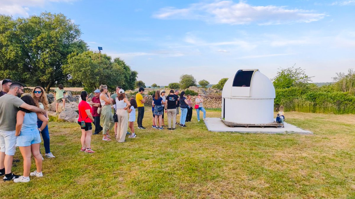 __startrails__'s tweet photo. Durante la jornada de puertas abiertas en el observatorio astronómico https://t.co/Sza9FgKZU7