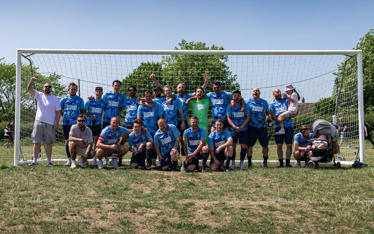 tsavsnaps's tweet photo. Few highlights from Silver Oyster VS Marks Tey yesterday. The win secured the League for Silver Oyster! 🦪⚽

Full gallery - https://t.co/7R4aV5fMSM 📸

#sundayleague #silveroysterfc https://t.co/6YbyMT7xaN