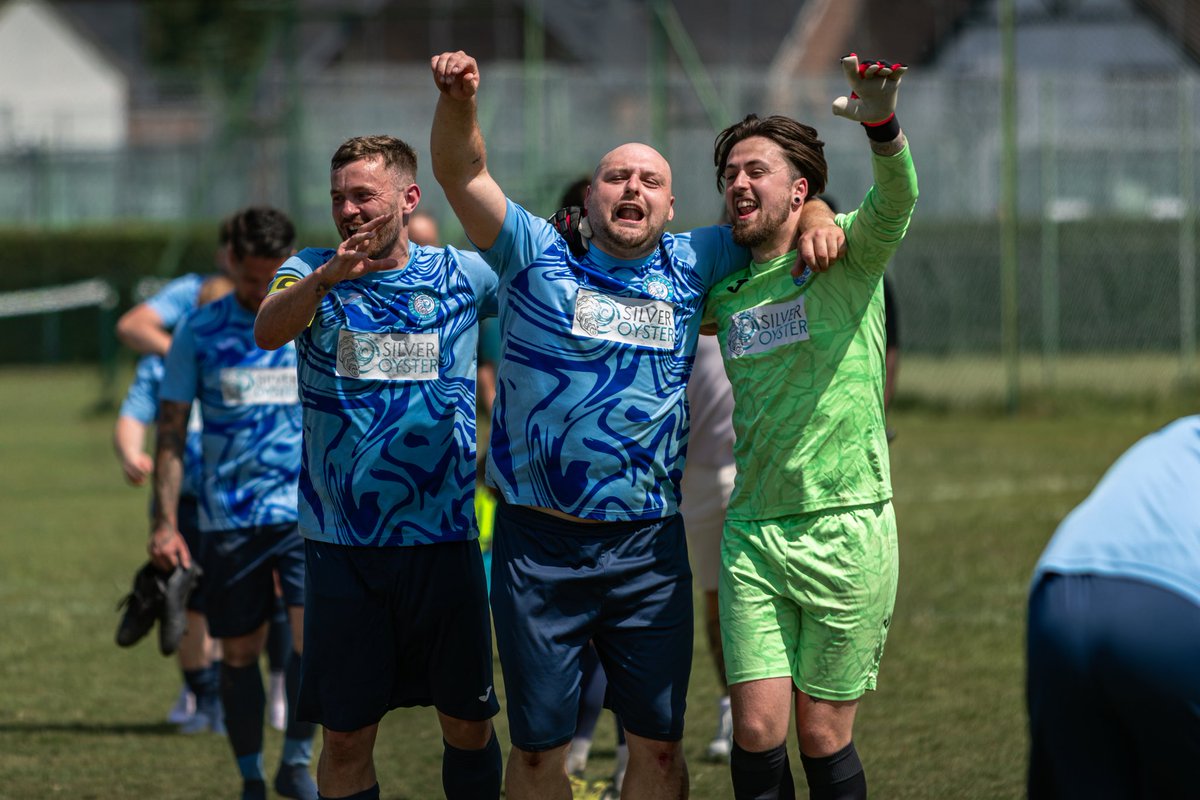 tsavsnaps's tweet photo. Few highlights from Silver Oyster VS Marks Tey yesterday. The win secured the League for Silver Oyster! 🦪⚽

Full gallery - https://t.co/7R4aV5fMSM 📸

#sundayleague #silveroysterfc https://t.co/6YbyMT7xaN