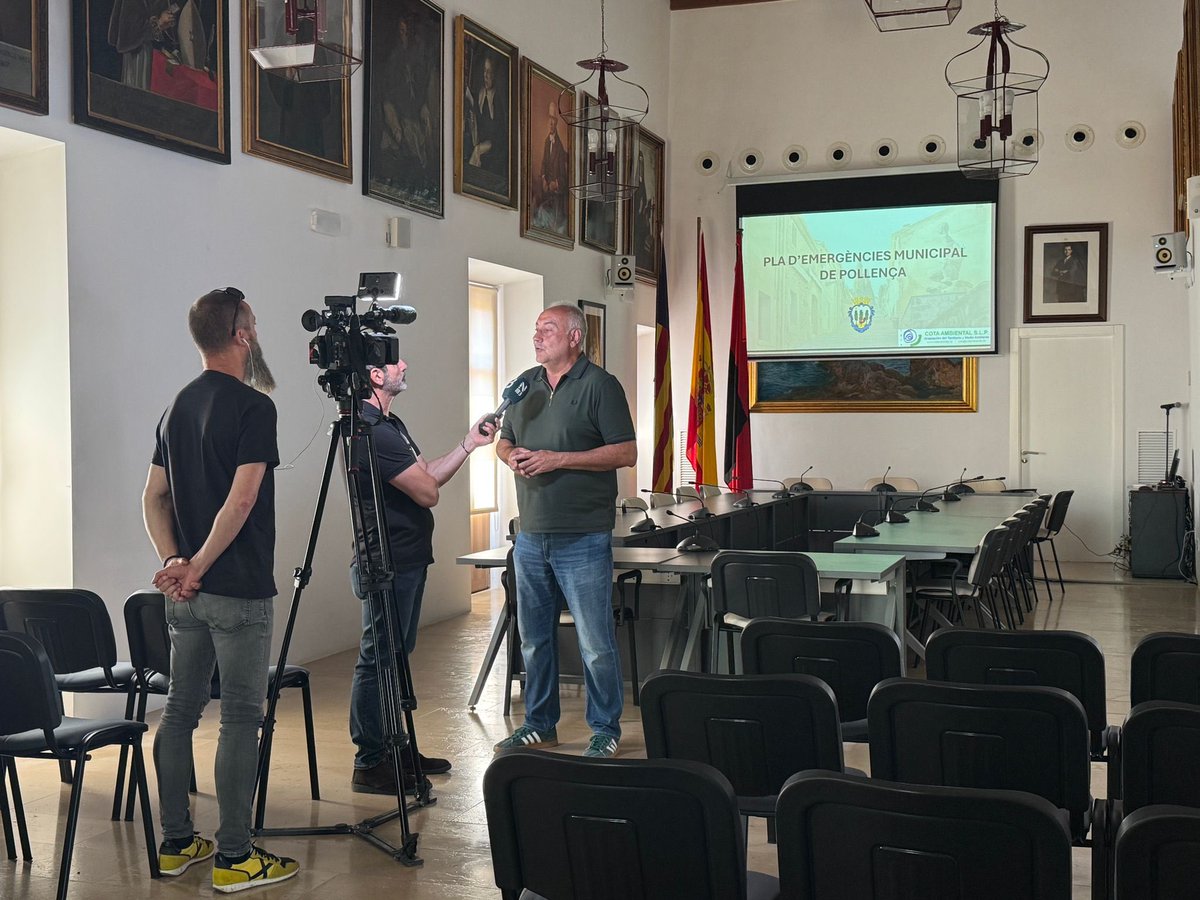 cotambiental's tweet photo. La setmana passada estiguerem a l'illa de Mallorca per a presentar públicament el Pla d'Emergències Municipal (PEMU) de Pollença i constituir el CECOPAL per a implantar l'operatiu de gestió i coordinació.

#pollença #emergencies #mallorca https://t.co/w5ShXnKWDe