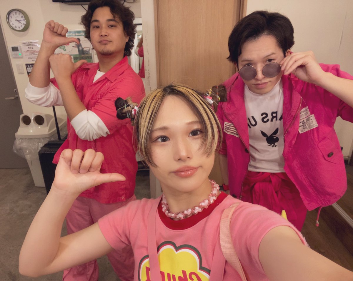 K_teamdot's tweet photo. 5月25日
あまなつプロデュース公演
「平成歌合戦一丁」

今日のチムドはごみちゃんと2人で参戦💪🔥

歌合戦ではCHING @ching_changZ とごみちゃん🐸と3人で星空ノ下ノC.K.GとしてブラックビスケッツさんのTiming〜タイミング〜を披露しました🙌
ウサギさん🐇もLOVEマシーンもultra soulも楽しすぎた🤣 https://t.co/qt1wNd9EXk