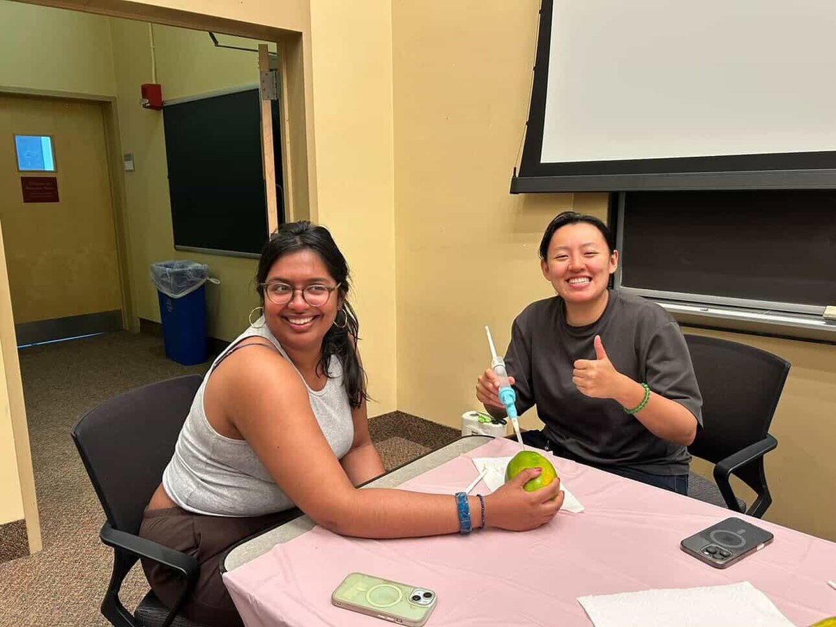 MSFC's tweet photo. Our chapter at UMass Chan Medical School hosted an incredible papaya workshop! ✨

Medical students gain abortion care training with a manual vacuum aspiration (MVA) workshop, which introduces a safe and simple technique used for early abortion care. https://t.co/XXfpMnmLkz