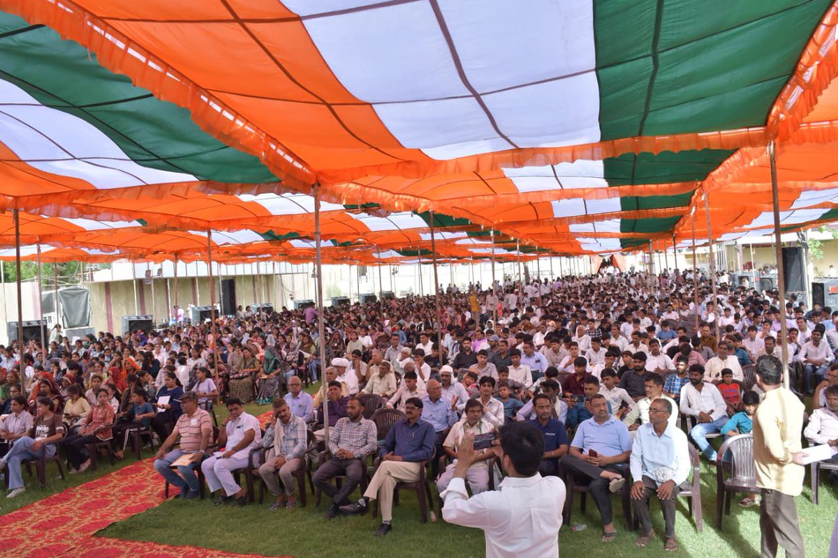 ManishYadavIn's tweet photo. उनकी सफलता यह संदेश देती है कि कठिन परिश्रम, अनुशासन और शिक्षा के माध्यम से हर लक्ष्य प्राप्त किया जा सकता है।

कार्यक्रम में विद्यार्थियों, अभिभावकों एवं क्षेत्रवासियों का उत्साह, सहभागिता और स्नेह अत्यंत अभिभूत करने वाला रहा।…/2 https://t.co/8LTdlZKWQs