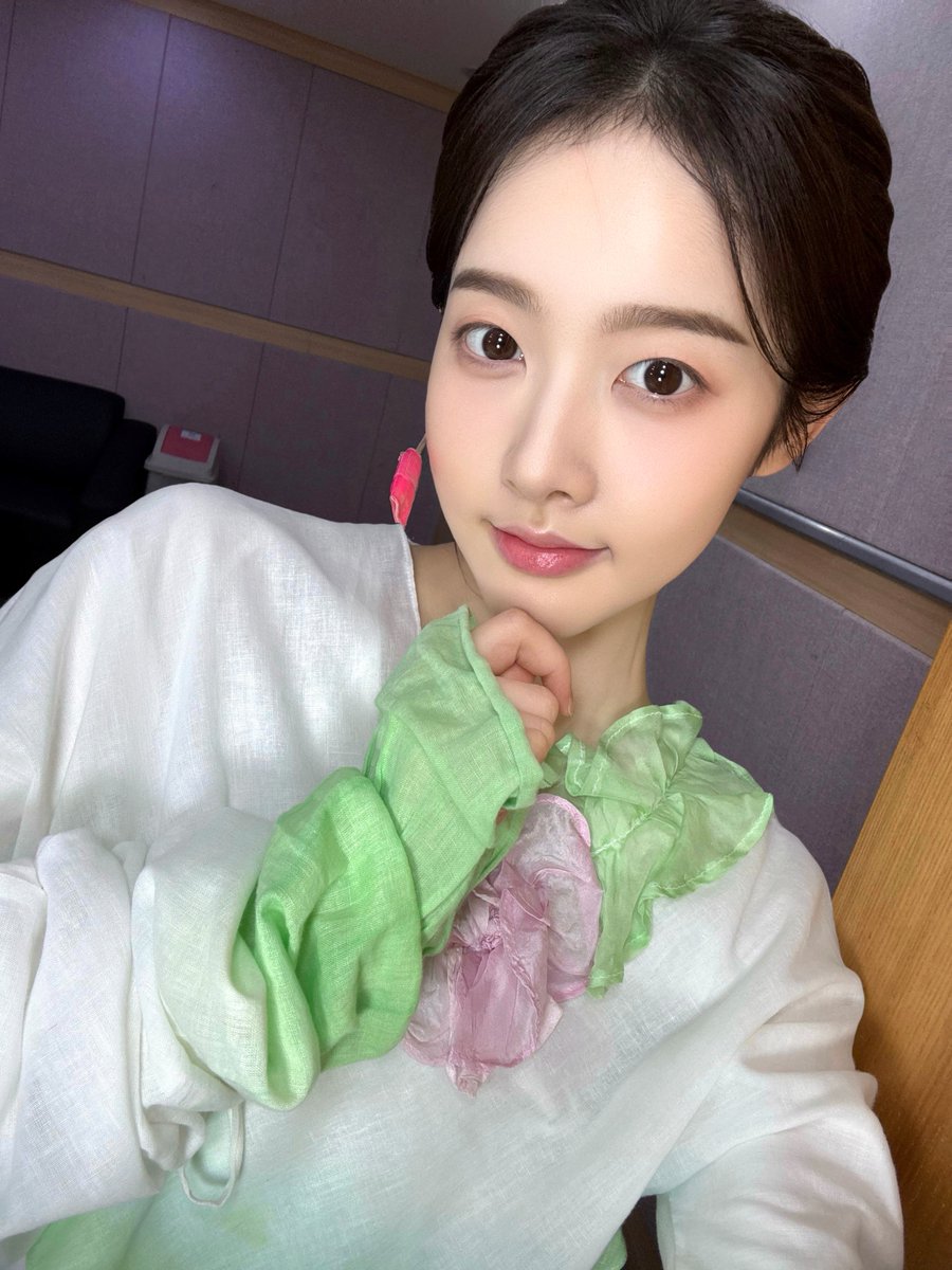 STAYC(스테이씨) tweet media
