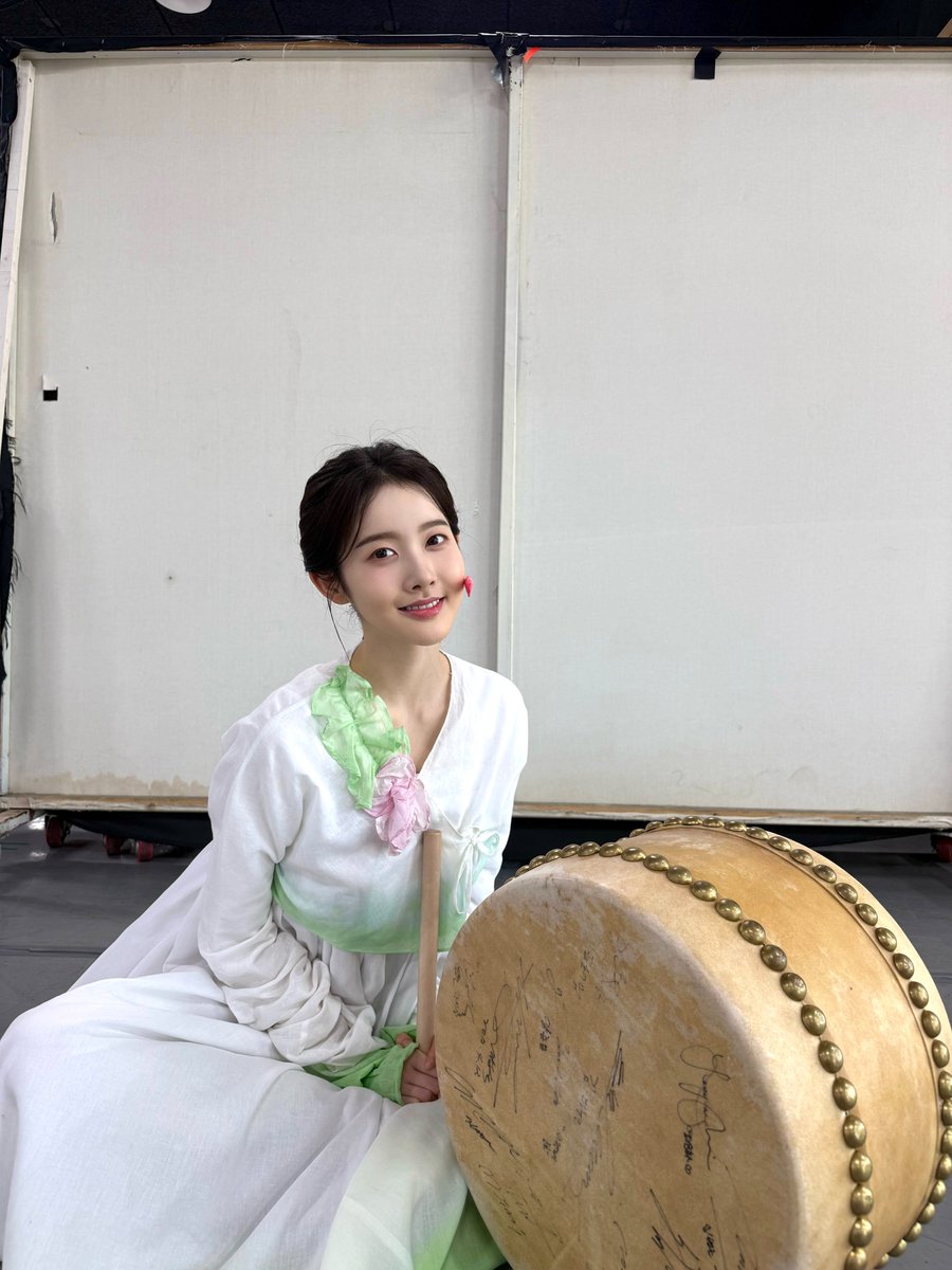 STAYC(스테이씨) tweet media