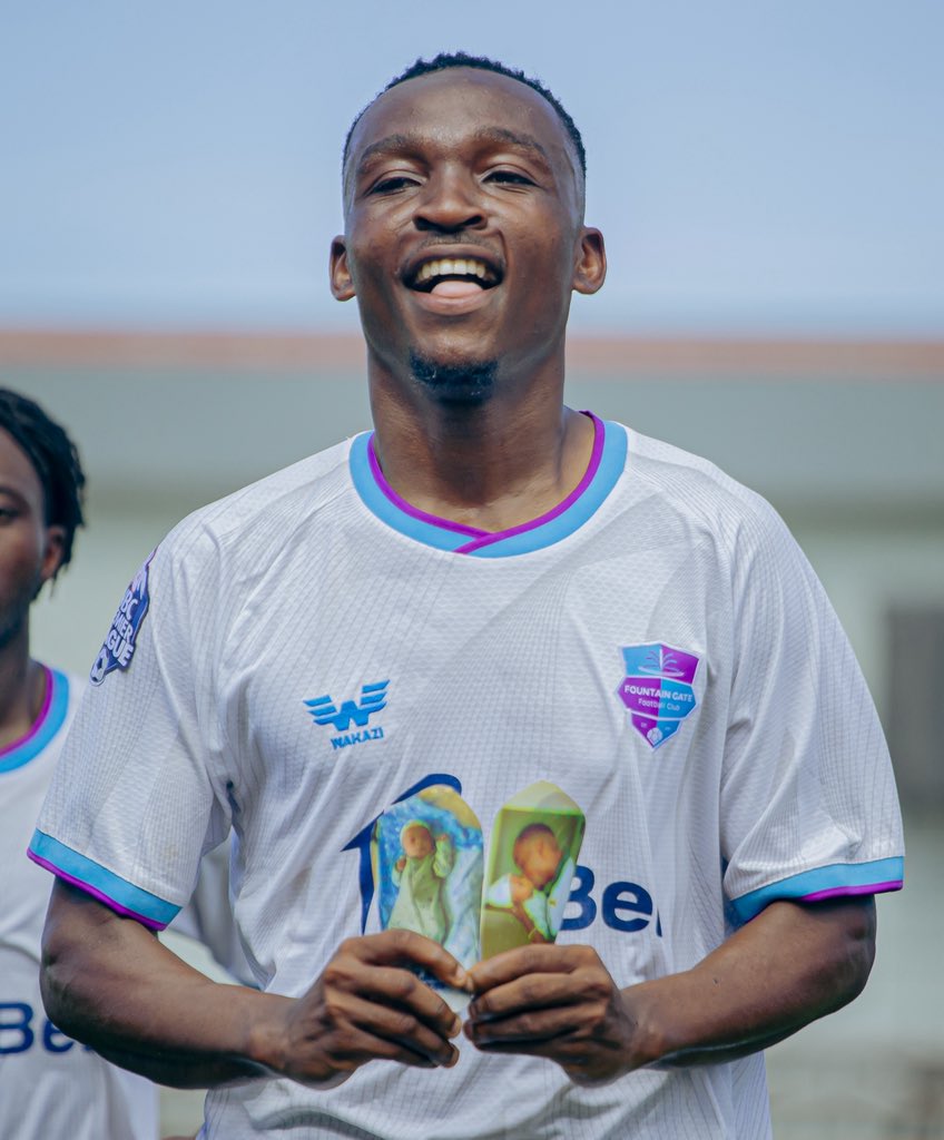 IssaMbuzi's tweet photo. GAMONDI Baba, Sikupangii cha Kufanya Baba, lakini tafadhali tafuta angalau mechi 3 za Fountain Gate FC Baba, kweli hatustahili kuwa na Player hata mmoja kwenye timu yako Baba? https://t.co/W0lEP7yoDA