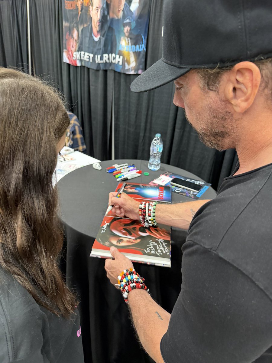 spngirlie19's tweet photo. skeet was also so kind and i was so grateful for the the chance to meet him and talk with him <3 

#skeetulrich #billyloomis #ghostface https://t.co/hNPTIlcKzJ