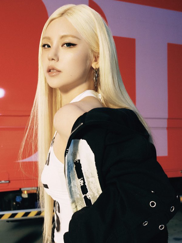 Aoni818's tweet photo. HWANGderful YEJI DAY
#ShiningAceYejiDay
#믿지의_사랑을_예지의_포켓에_담을게 https://t.co/J7AerPtzdD