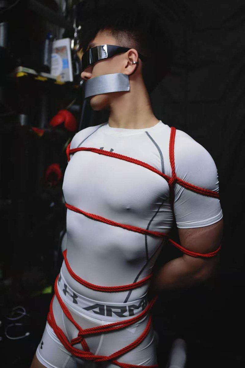 RabbitEroKun's tweet photo. 😈 @generousme2 
📷 @MrZhaoPhoto https://t.co/dsWnfuk1vb