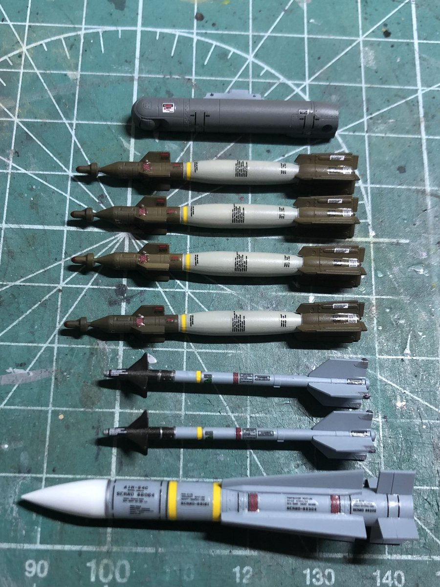 kairobeX's tweet photo. タミヤ　1/72 F14D
ウェポン類の塗装とデカール貼り終了
目が疲れた😵 https://t.co/xgTA37Stwt