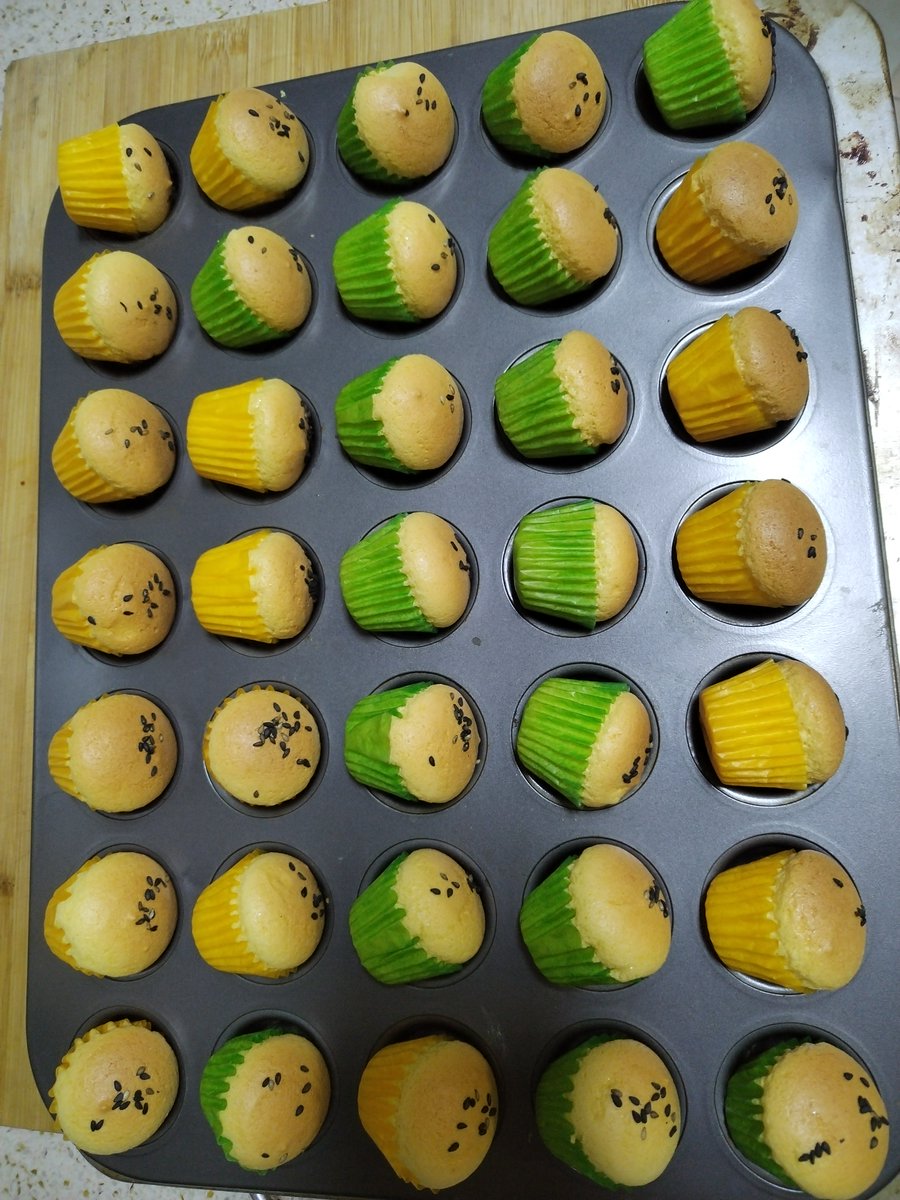 midolarafa's tweet photo. Got flour, butter, and a little craving Baked soft vanilla cookies this weekend—warm, buttery, and way more fun than scrolling!  What’s your go-to bake https://t.co/s3dFnMMAuD