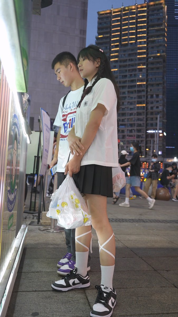 AMG2em's tweet photo. BC-AA-272制服JK小姐姐逛小吃街灰内带翅膀前后透心凉抄底

发布CD图片预览. 视频已经更新在内部频道，可以在线观看，可下载 
#裙底 #美女 #美腿  #街拍  #抄底 #丝袜 #黑丝 #反差 #厕拍 #酒店 https://t.co/BYJINpTFAh