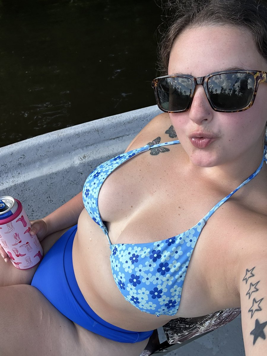 sweetteatease's tweet photo. Boat days! https://t.co/1Yqfq20nYB