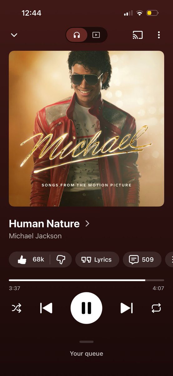 peng_hellen's tweet photo. 看了Michael这部电影之后才惊觉Human Nature这首歌这么好听，大半夜的又开始循环播放停不下来。
而且这首居然和Beat it，Thriller是同一张专辑的，43年前的创作，现在听完全不过时，Michael每一个吸气的声音都恰到好处，传奇就是传奇。 https://t.co/0zMW8LkJ05
