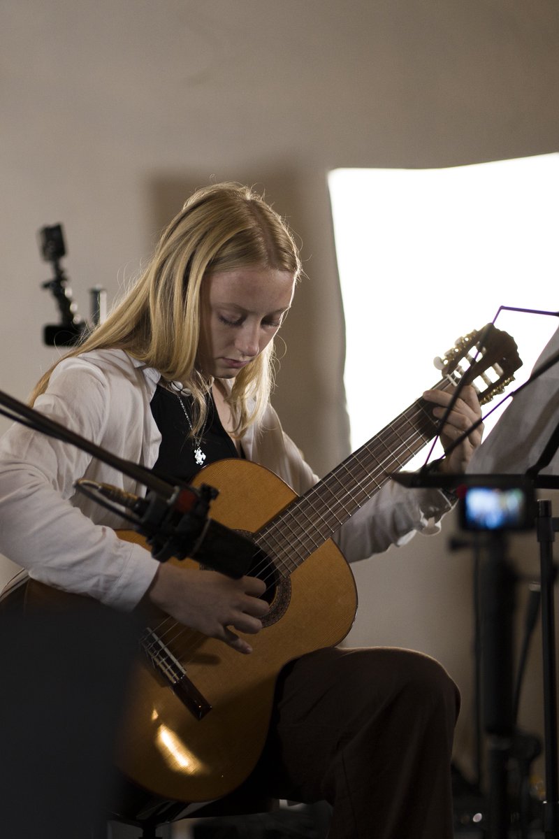 ZUSHARMONIE's tweet photo. Kristýna Švastová | Chocolate Fish Blues Etude No.1 (Don King Heitor Villa-Lobos)

🎦 Celou verzi najdete na YouTube zde: https://t.co/WGB4R10GSF
➡️ Živě z Hudebního podvečeru na usedlosti Kotlářka 15.6.2023

🎼 WEB OBORU https://t.co/nKKvMyATqh https://t.co/T8u8oyLSOP