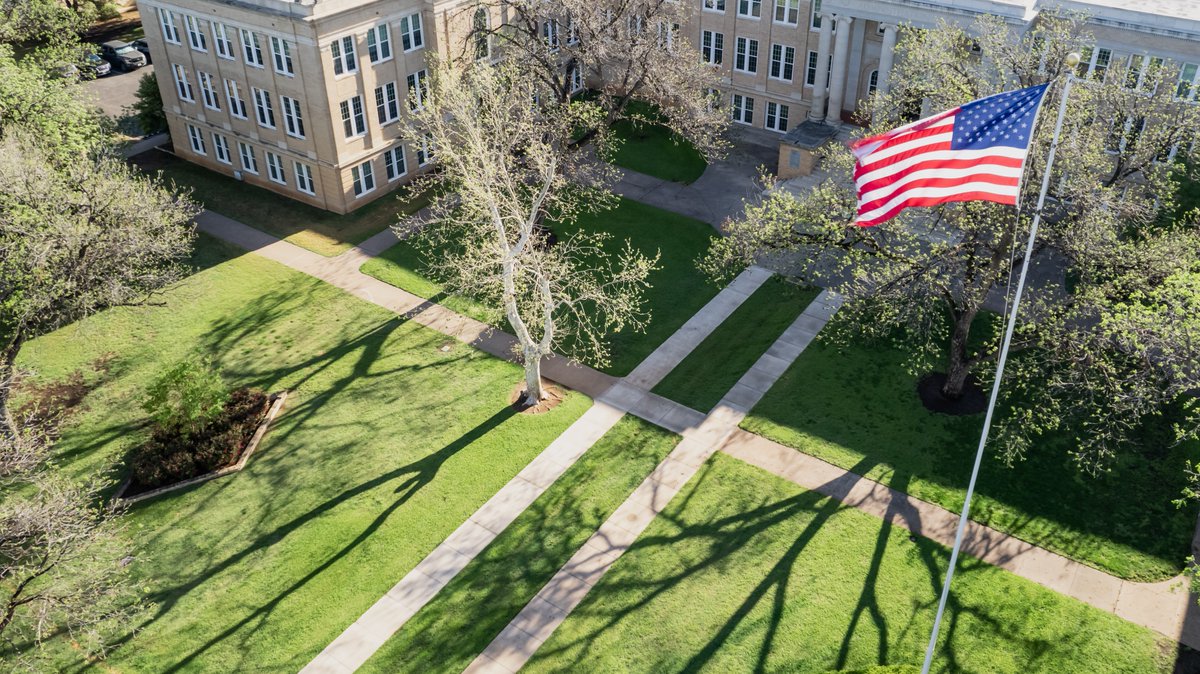 ACUedu's tweet photo. This Memorial Day, we remember those who answered the call and gave their lives in service to our country. Their sacrifice is a solemn reminder of the cost of freedom. 

May we live with gratitude and quiet reflection in their honor. 🇺🇸 https://t.co/ArrkgoQKXQ